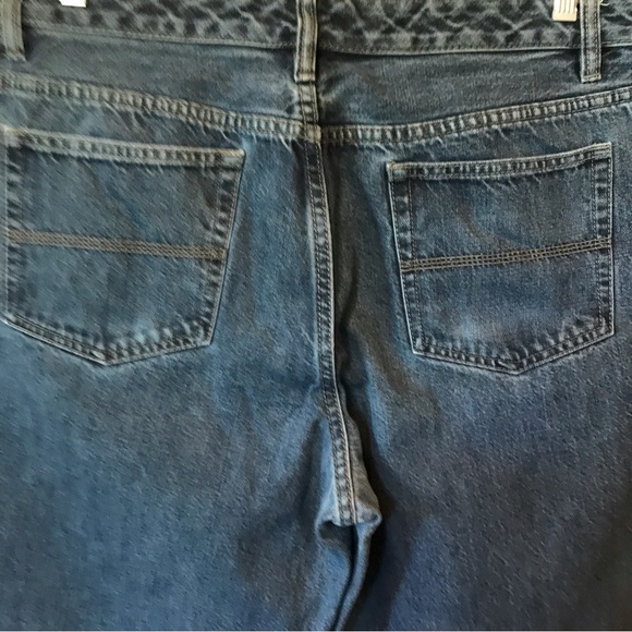 Van Heusen Classic Fit Blue Jeans Size 34 x 32 - Picture 10 of 15
